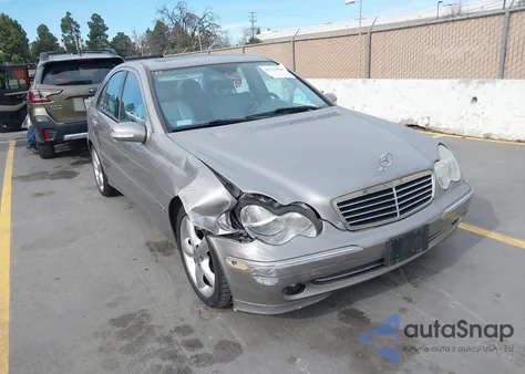 2004 Mercedes-Benz C 230 Kompressor Sport/Sport z USA, uszkodzony, nr VIN WDBRF40J14A618741